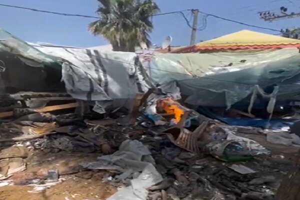 اسرائیل کی فلسطینی پناہ گزین کیمپ پر بمباری؛ متعدد افراد شہید اور درجنوں زخمی ہو گئے