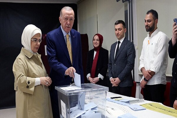 Turkish president casts vote in Turkey's local elections