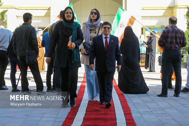 مراسم «دهمین رویداد تکریم پرچم جمهوری اسلامی ایران» ۱۲ فروردین ۱۴۰۳ همزمان با روز جمهوری اسلامی ایران با حضور عزت الله ضرغامی وزیر میراث فرهنگی و گردشگری و صنایع دستی و ناصر کنعانی سخنگوی وزارت خارجه در کوشک باغ هنر برگزار شد