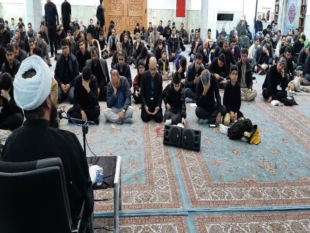 شب قدر روزنه امید حاجتمندان/کردها به امید استجابت دست به دعا شدند