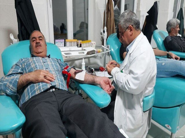 شب قدر روزنه امید حاجتمندان/کردها به امید استجابت دست به دعا شدند