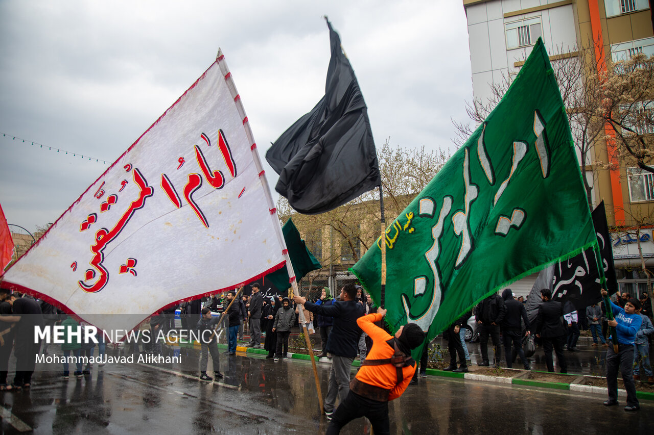 دسته عزاداری روز شهادت امیرالمومنین حضرت علی (ع) در مشهد مقدس دسته عزاداری روز شهادت امیرالمومنین حضرت علی (ع) در مشهد مقدس