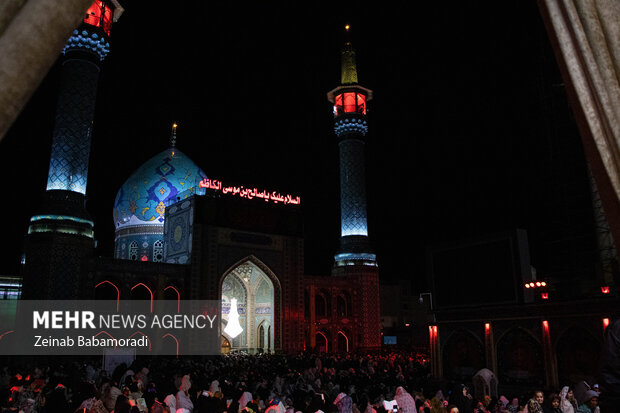 مراسم احیای شب‌ قدر در امام‌زاده صالح (ع) تهران