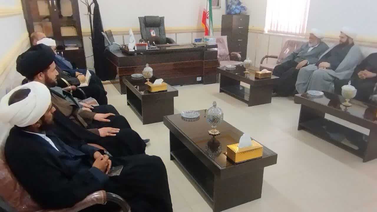 نشست «گفتمان زندگی با آیهها» در اشکنان لامرد برگزار شد