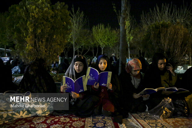 احیای شب بیست و سوم ماه رمضان – آرامگاه خواجه ربیع مشهد احیای شب بیست و سوم ماه رمضان – آرامگاه خواجه ربیع مشهد