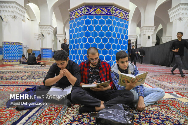 مراسم احیای شب بیست و سوم ماه رمضان در مسجد ملا اسماعیل یزد