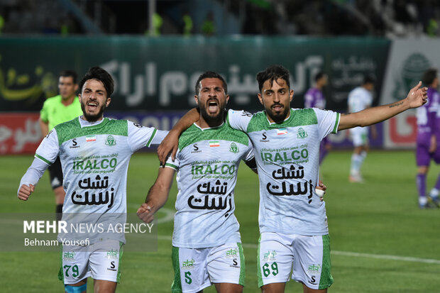 لبه پرتگاه دو مرد اروپایی در اصفهان/ محرم به دنبال خلق شگفتی