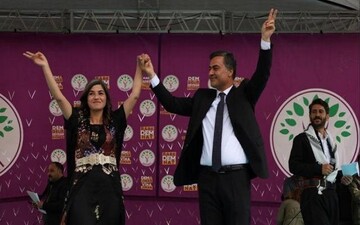 ناڕەزایەتییەکانی کوردستانی تورکیا گەییشتە ئەنجام/ زەیدان کرایەوە شارەوانی وان