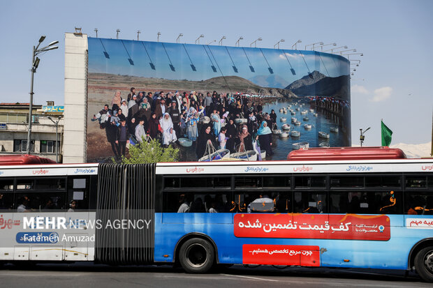 دیوارنگاره میدان انقلاب اسلامی