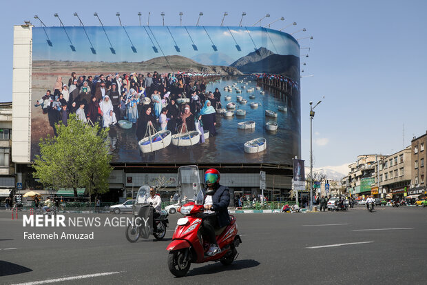 دیوارنگاره میدان انقلاب اسلامی