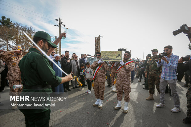 مراسم تشییع و تدفین پیکر مطهر شهید گمنام در روستای کورانه قزوین