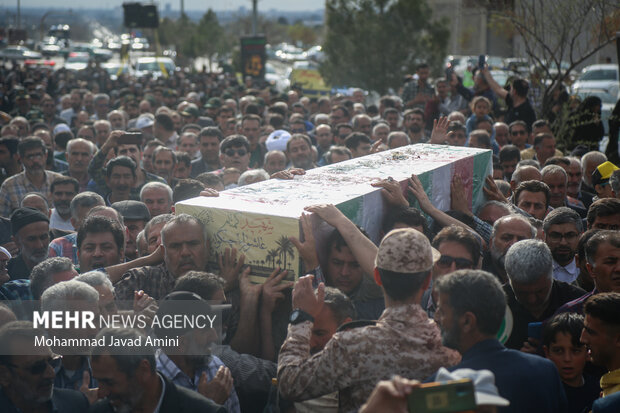 مراسم تشییع و تدفین پیکر مطهر شهید گمنام در روستای کورانه قزوین