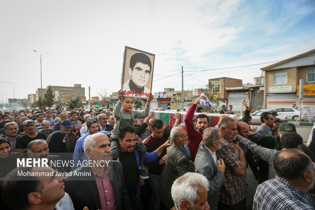 مراسم تشییع و تدفین پیکر مطهر شهید گمنام در روستای کورانه قزوین