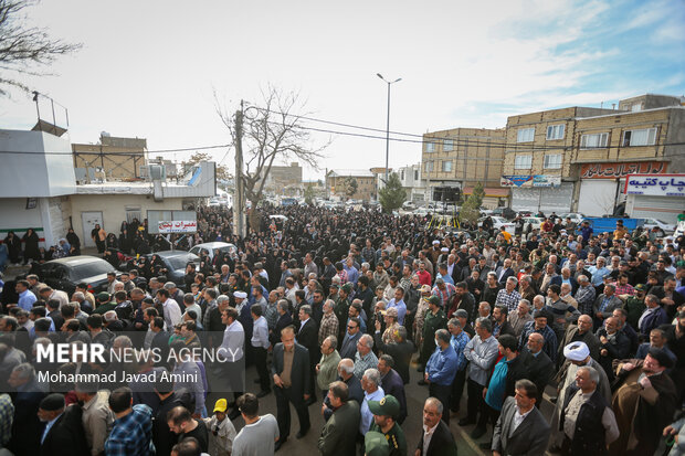 مراسم تشییع و تدفین پیکر مطهر شهید گمنام در روستای کورانه قزوین