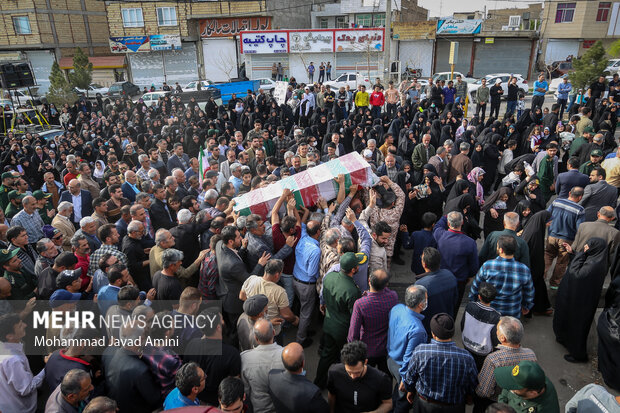 مراسم تشییع و تدفین پیکر مطهر شهید گمنام در روستای کورانه قزوین