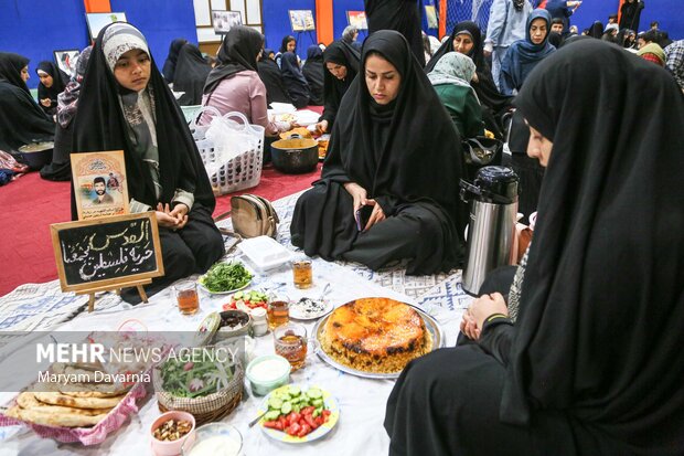 مراسم پخت مقلوبه به رسم بانوان فلسطینی در بجنورد