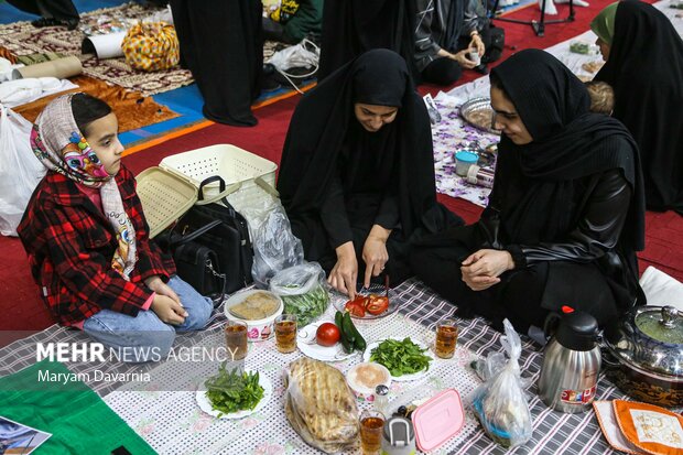 مراسم پخت مقلوبه به رسم بانوان فلسطینی در بجنورد