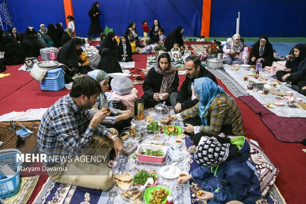 مراسم پخت مقلوبه به رسم بانوان فلسطینی در بجنورد