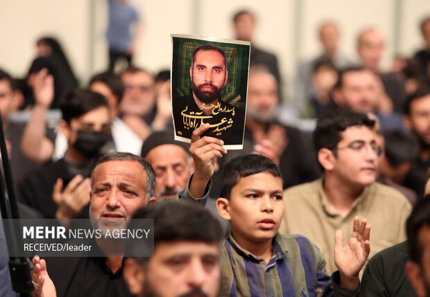 اقامه نماز به امامت رهبر انقلاب بر پیکر شهدای حمله تروریستی دمشق