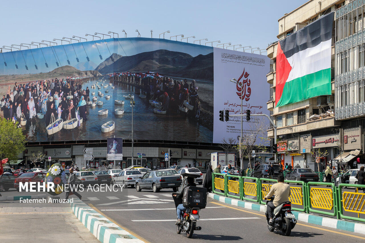 «وارثین» روی دیوارنگاره میدان انقلاب نقش بست
