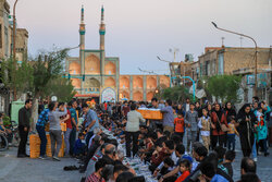 Hosting largest Iftar banquet in Yazd