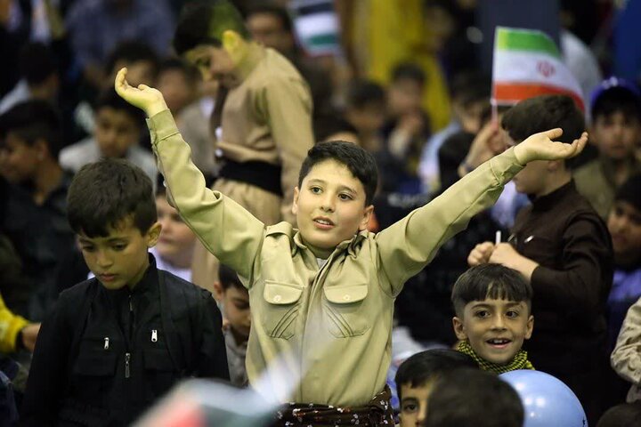 ۱۰۰۰ کودک سنندجی در همایش «پیک عبادت» گرد هم آمدند
