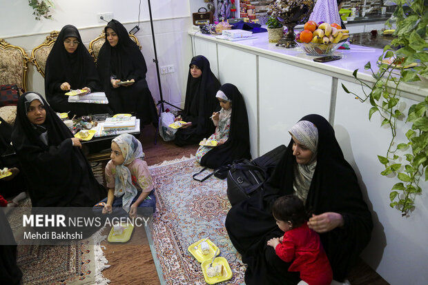 رونمایی از کتاب «بابای قهرمان من» با حضور دختران شهید مدافع حرم