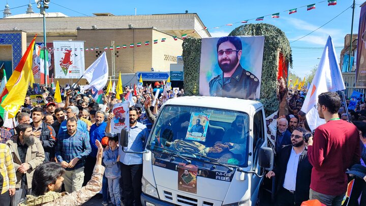 Suriye'de Şehit düşen komutanlar için Tahran'da cenaze töreni Suriye'de Şehit düşen komutanlar için Tahran'da cenaze töreni
