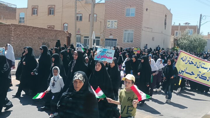 مشق عشق مردم روزهدار اردستان در راهپیمایی روز قدس