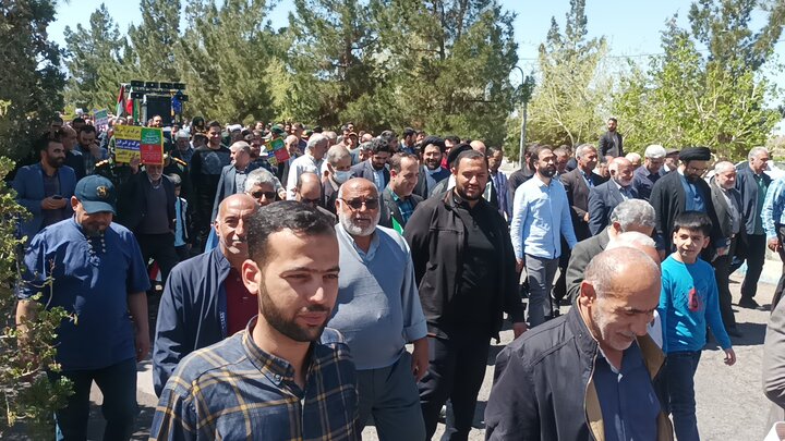 مشق عشق مردم روزهدار اردستان در راهپیمایی روز قدس