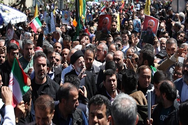 الرئيس الإيراني: مشاركة الشعب في مسيرة يوم القدس سيؤدي إلى انهيار الكيان الصهيوني
