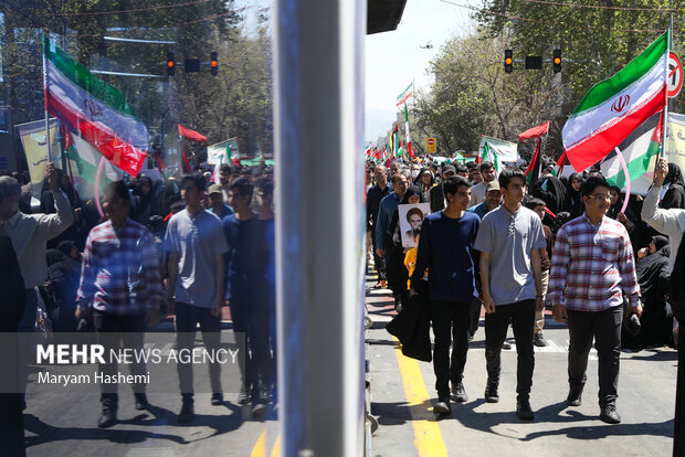 راهپیمایی روز جهانی <a href='https://sayeb.ir/tag/%d9%82%d8%af%d8%b3'>قدس</a> در <a href='https://sayeb.ir/tag/%d8%aa%d9%87%d8%b1%d8%a7%d9%86'>تهران</a>