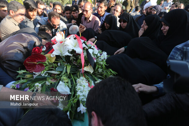 مراسم وداع با پیکر سردار شهید زاهدی در گلستان شهدای اصفهان