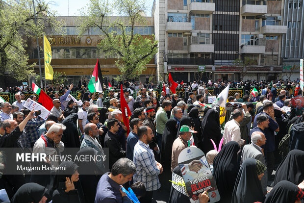 راهپیمایی روز جهانی <a href='https://sayeb.ir/tag/%d9%82%d8%af%d8%b3'>قدس</a> در <a href='https://sayeb.ir/tag/%d8%aa%d9%87%d8%b1%d8%a7%d9%86'>تهران</a>