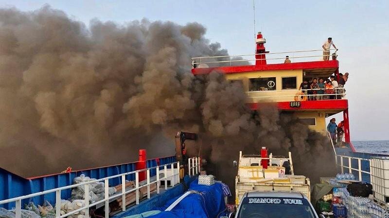 آتش گرفتن کشتی تایلندی با ۱۰۸ مسافر