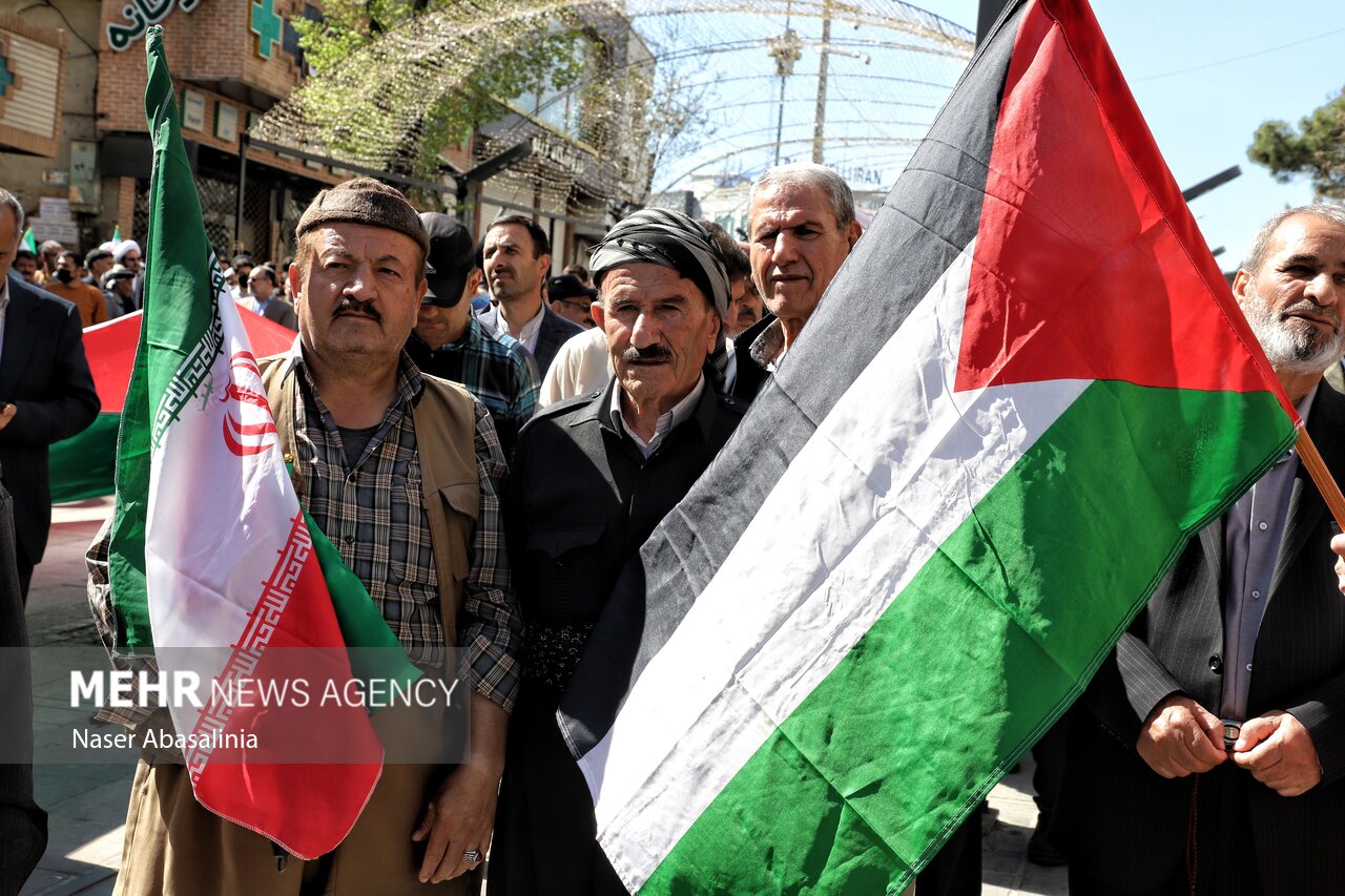 راهپیمایی روز قدس مردم شهر گهواره از توابع شهرستان دالاهو
