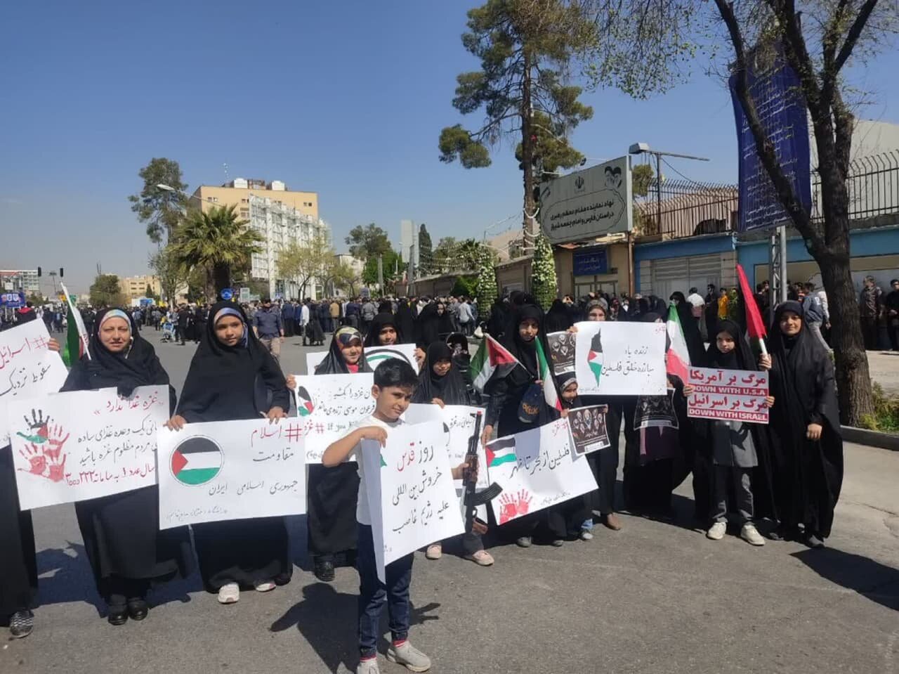 حضور پرشور و متفاوت دختران نوجوان شیرازی در راهپیمایی روز قدس