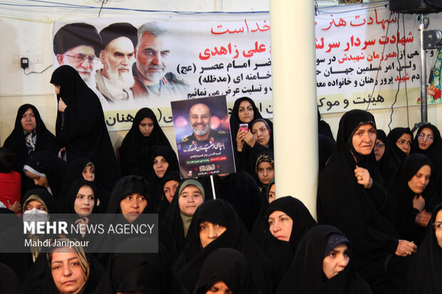 مراسم وداع با پیکر شهید زاهدی در اصفهان