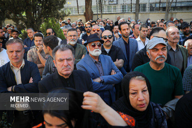 غلامرضا موسوی در مراسم تشییع پیکر رضا داوودنژاد
