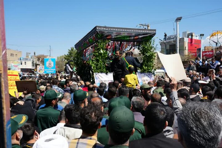 پیکر شهید «صالحی روزبهانی» در گلزار شهدای بروجرد به خاک سپرده شد