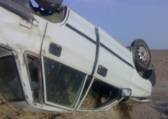 پنج سرنشین خودروی پراید پس از سقوط به زیر پل نجات یافتند
