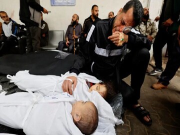 استشهاد 4 أطفال کل ساعة في قصف صهيوني على غزة