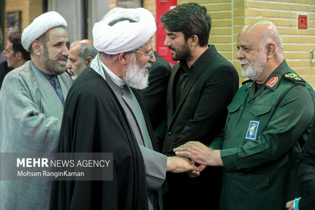 سردار ایرج مسجدی و حجت الاسلام کوثری در مراسم یادبود شهدای کنسولگری ایران در دمشق