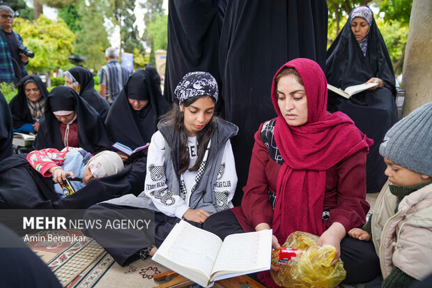 محفل انس با قرآن کریم در حافظیه شیراز