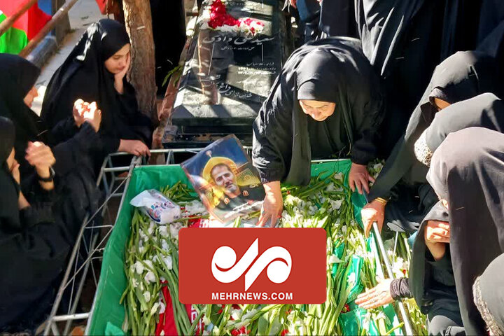 حال و هوای مراسم خاکسپاری شهید امان اللهی در بهشت زهرا حال و هوای مراسم خاکسپاری شهید امان اللهی در بهشت زهرا