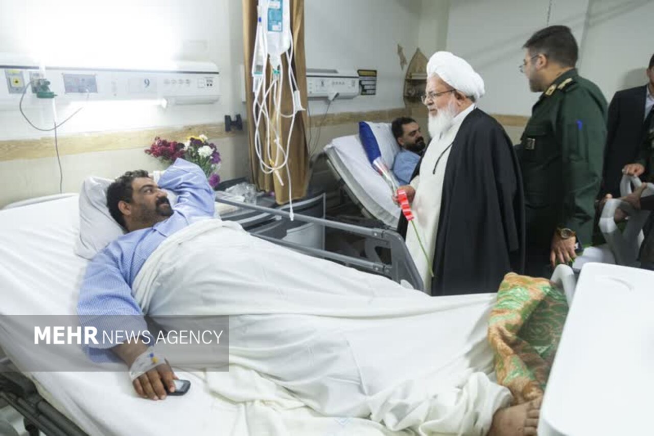 عیادت امام جمعه یزد از مجروحان حمله تروریستی راسک