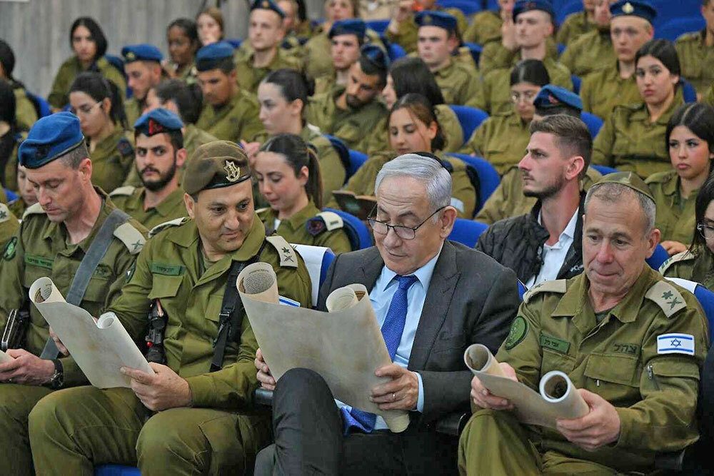 غیر از خشایارشا تمام شخصیتهای کتاب استر غیرتاریخیاند