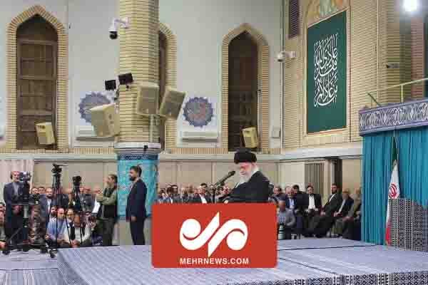 روایتی از دیدار ۲.۵ ساعته و بدون تعارف رهبر انقلاب با دانشجویان روایتی از دیدار ۲.۵ ساعته و بدون تعارف رهبر انقلاب با دانشجویان