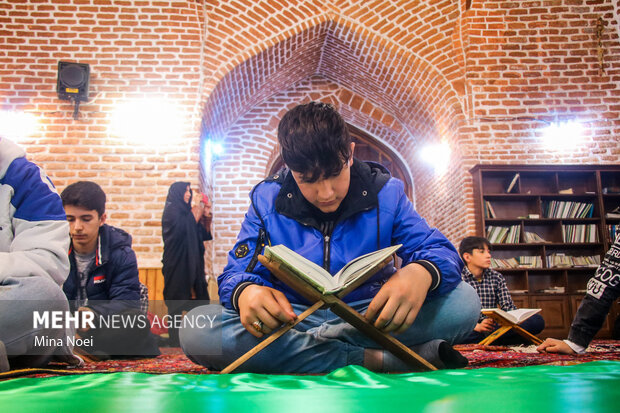 بزرگترین محفل انس با قران کریم دانش آموزی  در مسجد جامع تبریز