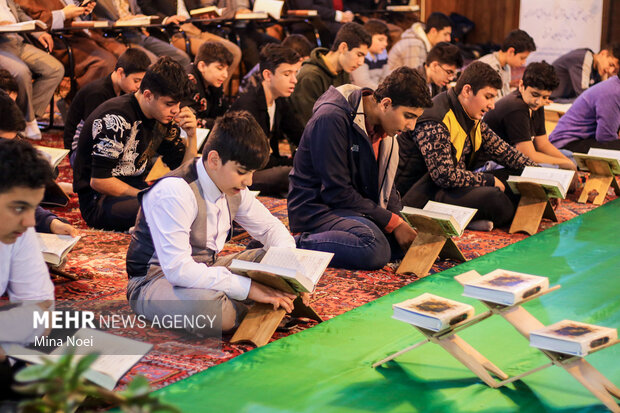 بزرگترین محفل انس با قران کریم دانش آموزی  در مسجد جامع تبریز